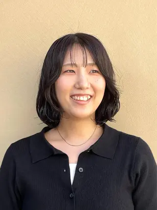 ミディアム 伏見 優音のヘアスタイル