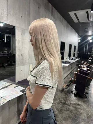 カラー 望月悠夢/ブリーチ、 ミルクティーベージュのヘアスタイル