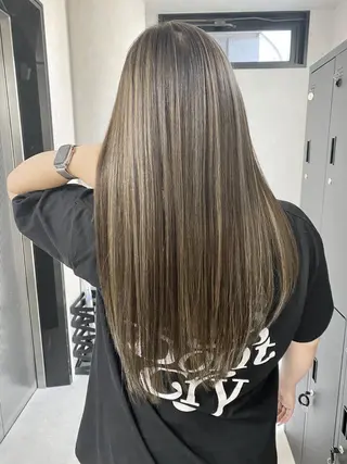 ロング ヘアアレンジ パーマ カラー ハイトーン カラーのヘアスタイル
