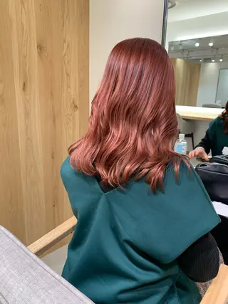 ミディアム カラー SAKINO． ベージュカラーのヘアスタイル