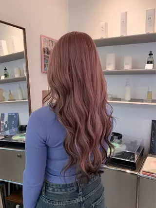 カラー hinata /ハイトーンのヘアスタイル