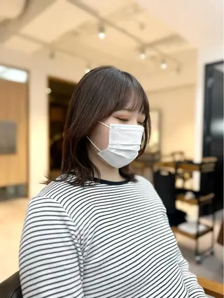 ミディアム カラー パーマ ヘアアレンジ メンズ キッズ ネイル マツエク・マツパ アイブロウ レイヤーカット／顔周 りカット/縮毛矯正のヘアスタイル