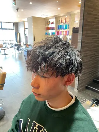 パーマ メンズ 尾崎 優也のヘアスタイル