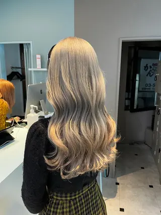 ロング カラー ブリーチカラー 🩵MIZUKIのヘアスタイル