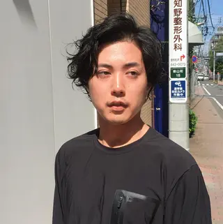 ミディアム パーマ メンズ すごう こうへいのヘアスタイル