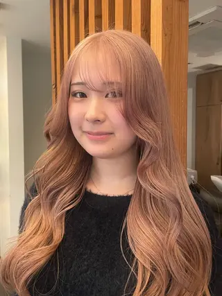 ロング カラー リカ/ハイトーン ・オリーブ🍀のヘアスタイル