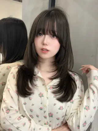 セミロング ブリーチなしWカラー /レイヤー/設樂彩乃のヘアスタイル