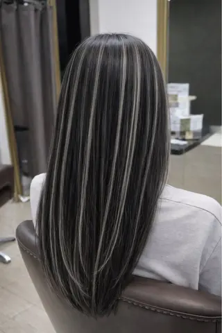 ロング カラー WiLL 阪急茨木店のヘアスタイル