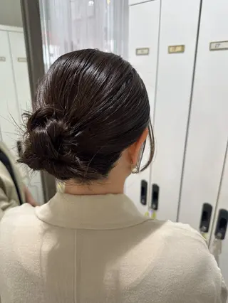 ミディアム レイヤー 艶々カラーのヘアスタイル