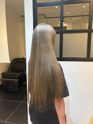 ロング カラー 🪽MiYU🪽 艶カラー⁎⁺˳✧のヘアスタイル