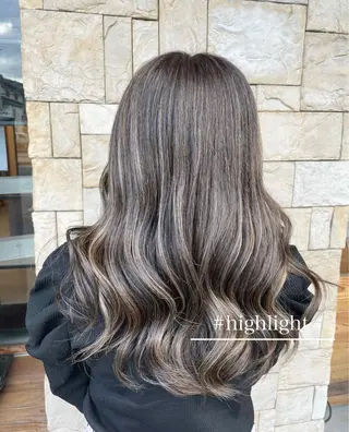 ロング カラー F-LILA (リラ)Ainaのヘアスタイル