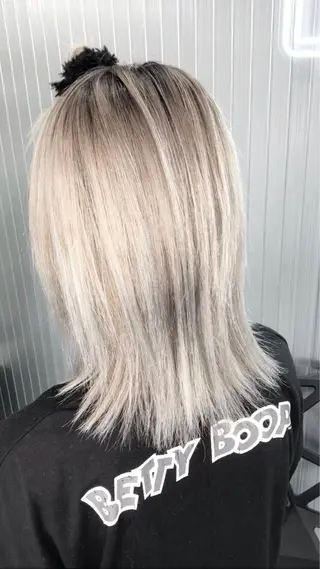 ミディアム カラー LOOP hairのヘアスタイル
