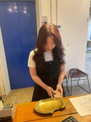 ロング カラー MIOベージュカラー 柔らかいカラーのヘアスタイル