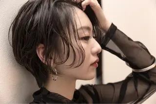 ショート カラー ツジガキ ユウスケのヘアスタイル