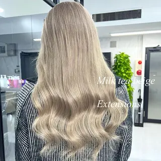ロング カラー シールエクステ特化 ハイトーン、NANAのヘアスタイル