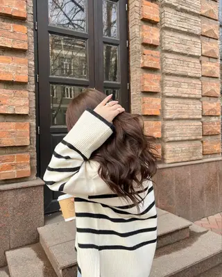 ロング カラー ヘアアレンジ mina / 透明感ベージュカラーのヘアスタイル