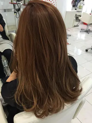 セミロング カラー 稲荷 友美のヘアスタイル