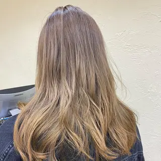 ロング ブリーチ🌈ハイトー ンカラー ✨アニカ✨のヘアスタイル