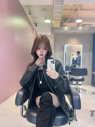 ロング カラー レイヤーカット 透明感カラーのヘアスタイル