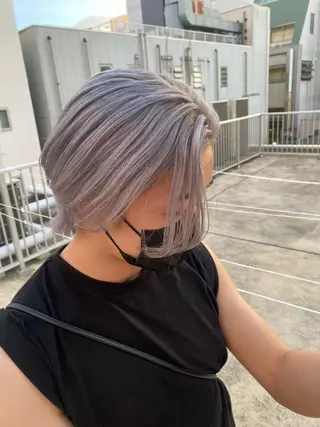 ショート 透け感ベージュ ／ミハルのヘアスタイル