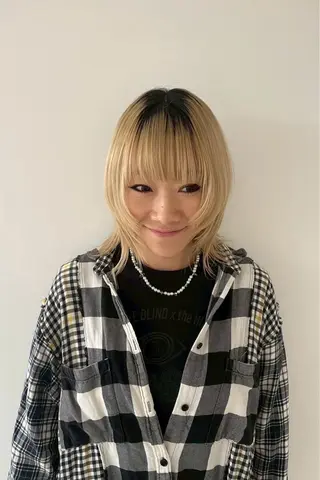 ミディアム Kasumi | くすみブラウン×渋谷のヘアスタイル