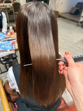 ロング 岡田 真弥のヘアスタイル