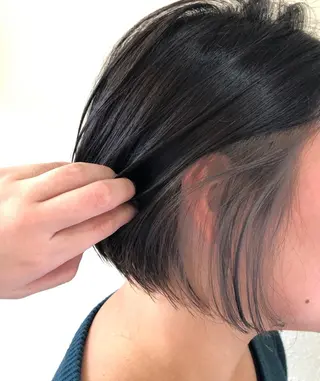 ショート カラー 中川 茜里のヘアスタイル