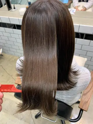 ミディアム カラー トップ スタイリストのヘアスタイル