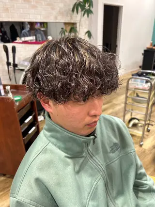 ミディアム カラー パーマ メンズ 鶴田 将清のヘアスタイル