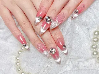 ネイル 🦋 Queenieのネイルデザイン