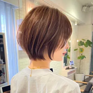 ショート レイヤー🤍 ベージュ🤍 聖奈のヘアスタイル