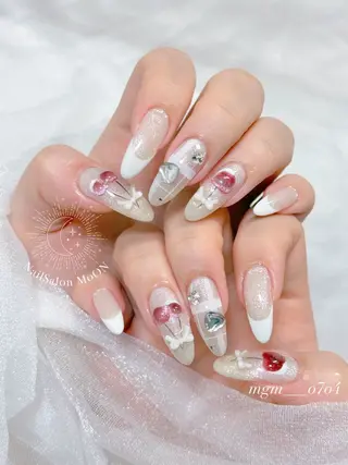 MoON...❤︎ MeGuのネイルデザイン