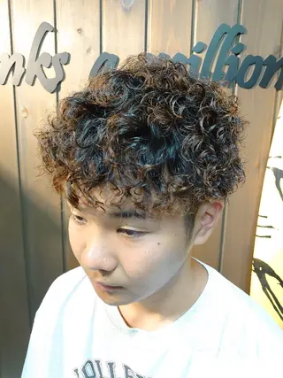 パーマ 岡林 選のヘアスタイル