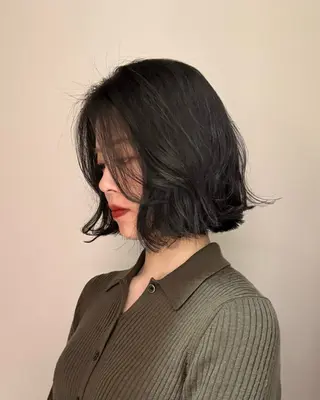 ショート カラー Akari暖色カラー /レイヤーカットのヘアスタイル