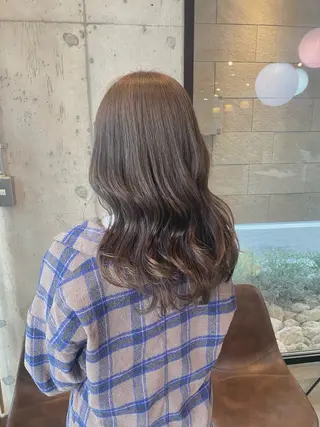 ロング カラー 佐々木 彩乃のヘアスタイル