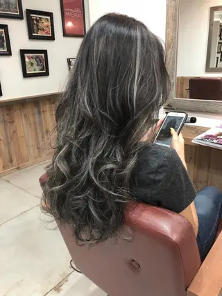 ロング カラー 吉田裕太/ハイライト ダブルカラーのヘアスタイル