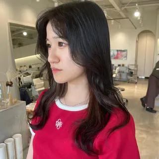 ロング カラー 峯崎 葵のヘアスタイル