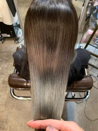 セミロング カラー ヨッ シーのヘアスタイル