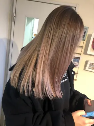 セミロング 韓国レイヤー外国人風 透明感カラー髪質改善のヘアスタイル
