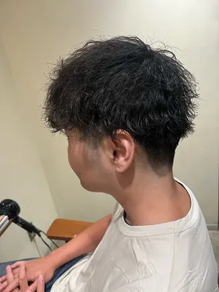 パーマ メンズ 伊津 綾理彩のヘアスタイル