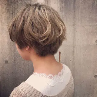 ショート カラー ミニボブ/レイヤー ボブ/渋谷/ 宍戸のヘアスタイル