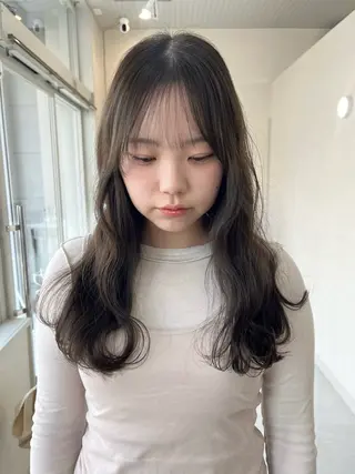 ロング カラー 長山 茉白のヘアスタイル
