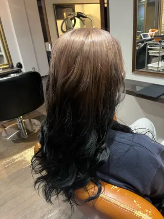 ロング カラー 小泉 ゆあのヘアスタイル