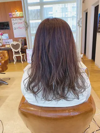 ロング 岡本 真実のヘアスタイル