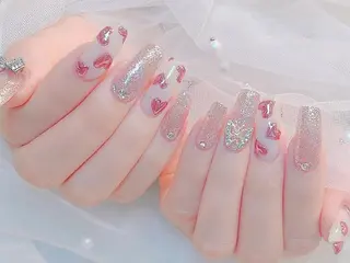 ネイル Demure リリス　銀座店のネイルデザイン