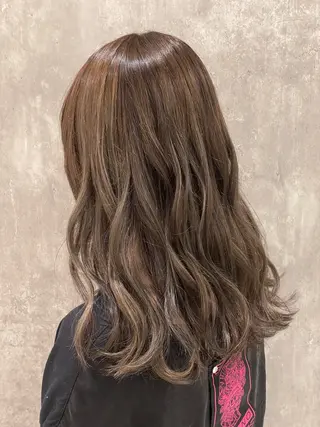 ミディアム 井上 愛里のヘアスタイル