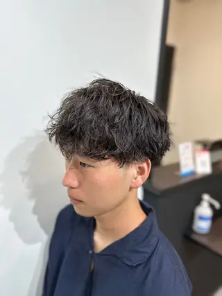 ショート パーマ メンズ ユウ🪄 パーマ指名No1のヘアスタイル