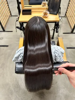 ロング 1回で綺麗になる 髪質改善 小山光のヘアスタイル