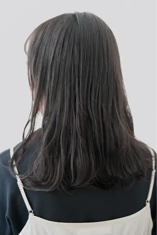 セミロング カラー fio マナミのヘアスタイル