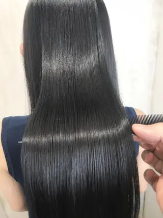 ロング カラー AnFye une qatllのヘアスタイル